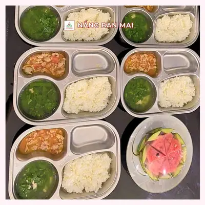GIỜ TRƯA “SẠCH KHAY CƠM” CỦA CÁC BÉ YÊU TẠI NẮNG BAN MAI! – ảnh 1
