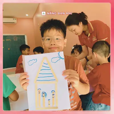 CẢ NHÀ THƯƠNG NHAU TRONG BỨC TRANH CỦA BÉ – ảnh 8