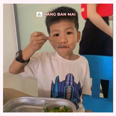 GIỜ TRƯA “SẠCH KHAY CƠM” CỦA CÁC BÉ YÊU TẠI NẮNG BAN MAI! – ảnh 7