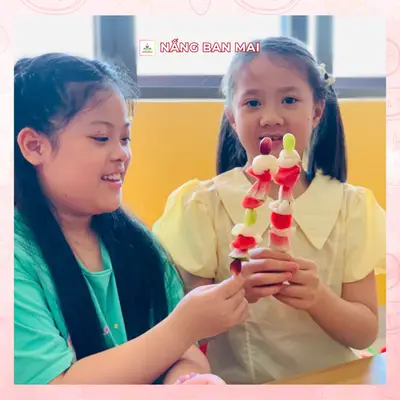 BÉ YÊU KHÉO TAY, XIÊN QUE TRÁI CÂY ĐẦY MÀU SẮC – ảnh 6