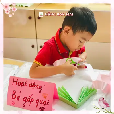 KHÉO TAY HAY LÀM, QUẠT XINH XUA TAN NẮNG VÀNG – ảnh 2